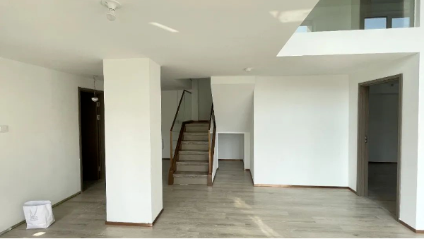 易高好膩?zhàn)痈嬖V您，耐水膩?zhàn)哟蚰r(shí)應(yīng)注意的問題